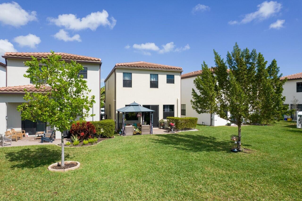 6015 Pine Tree Way Riviera Beach, FL 33410 - Photo 4 of 27 thumbnail_PHOTO-2022-02-14-19-48-19