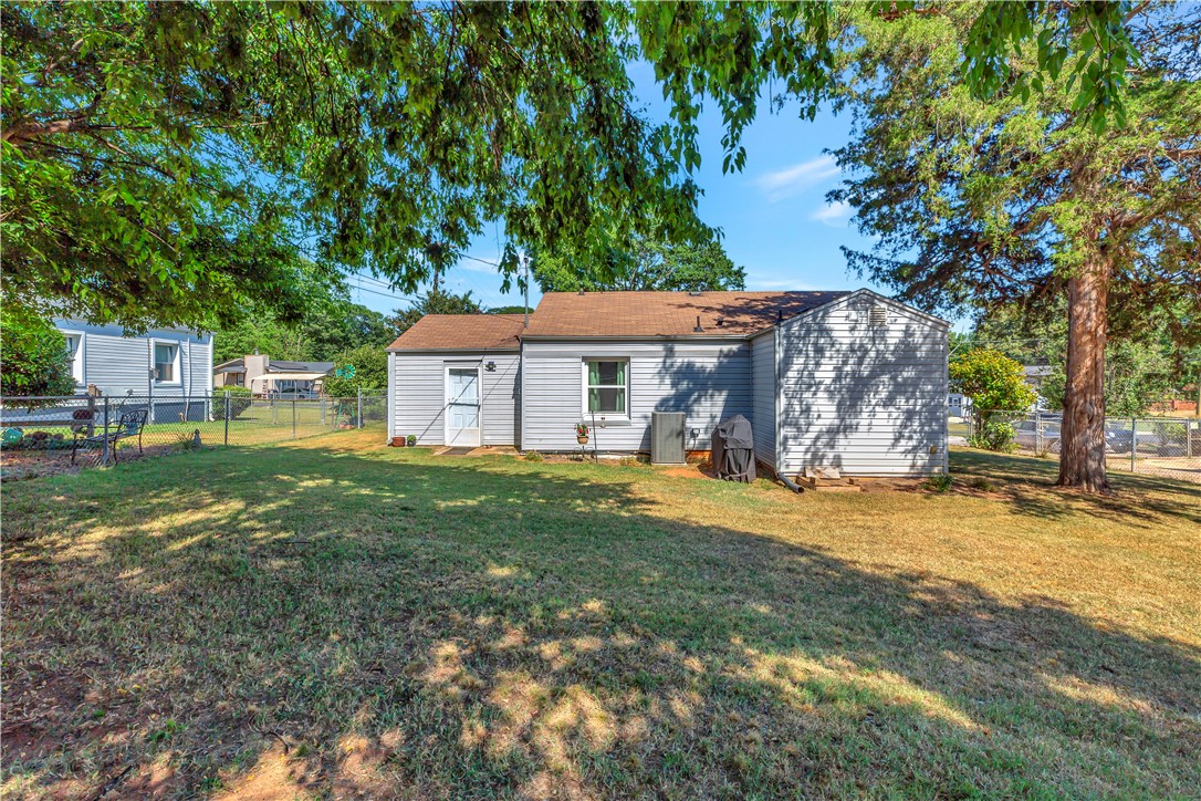 402 South Elm Street Pendleton, SC 29670 - Photo 27 of 31