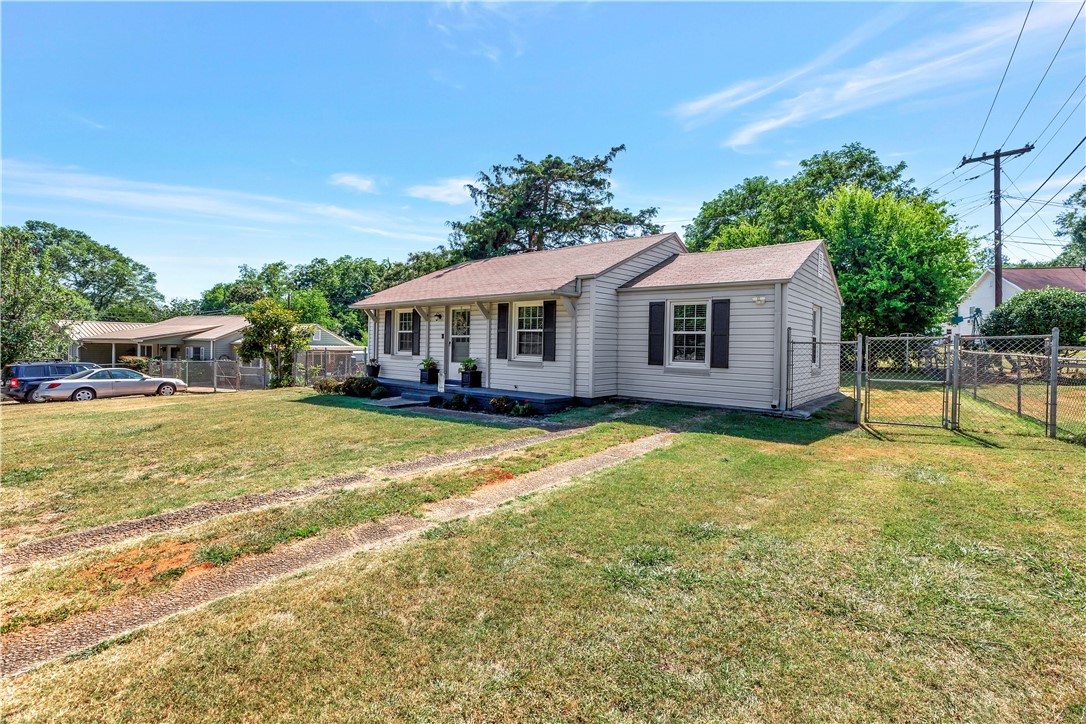 402 South Elm Street Pendleton, SC 29670 - Photo 3 of 31