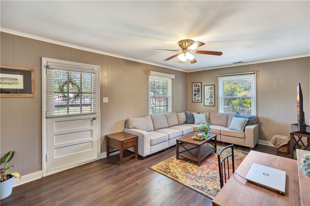 402 South Elm Street Pendleton, SC 29670 - Photo 5 of 31