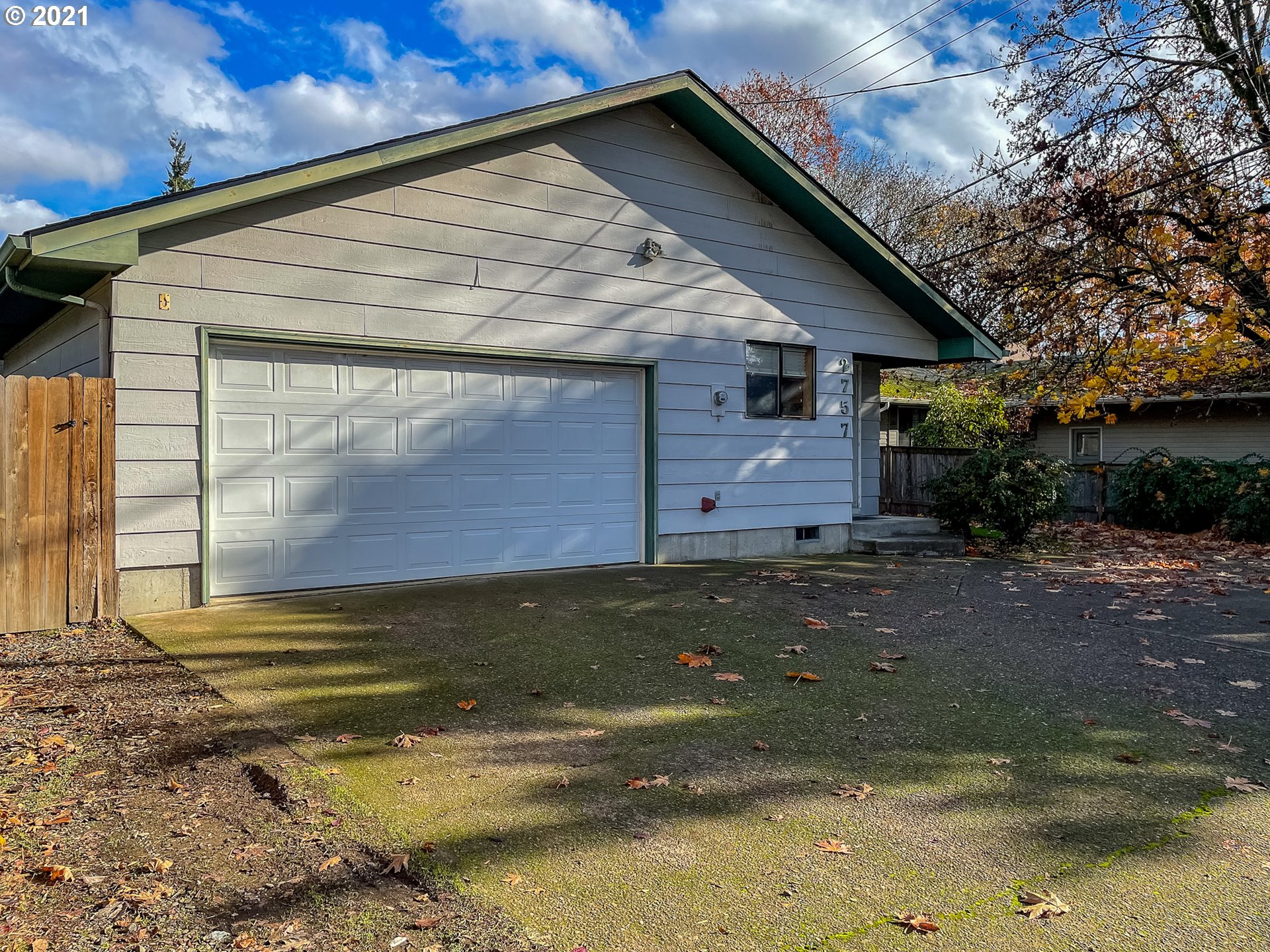 2757 Norkenzie Road Eugene, OR 97408 - Photo 2 of 15 Gallery Image 2