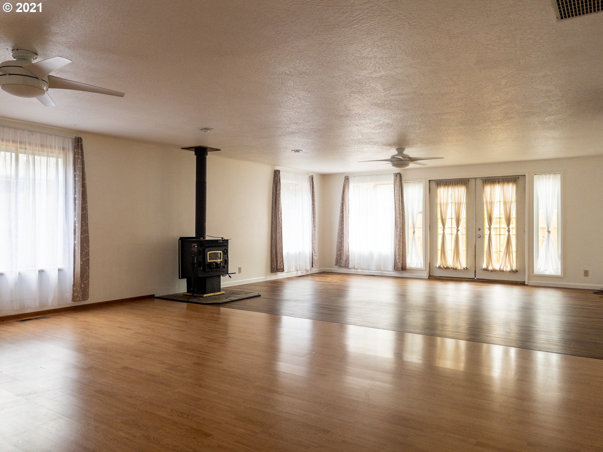 2757 Norkenzie Road Eugene, OR 97408 - Photo 3 of 15 Gallery Image 3
