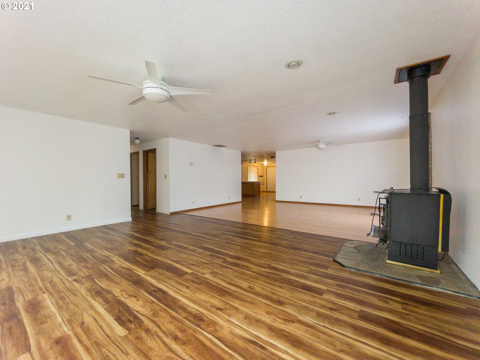 2757 Norkenzie Road Eugene, OR 97408 - Photo 4 of 15 Gallery Image 4