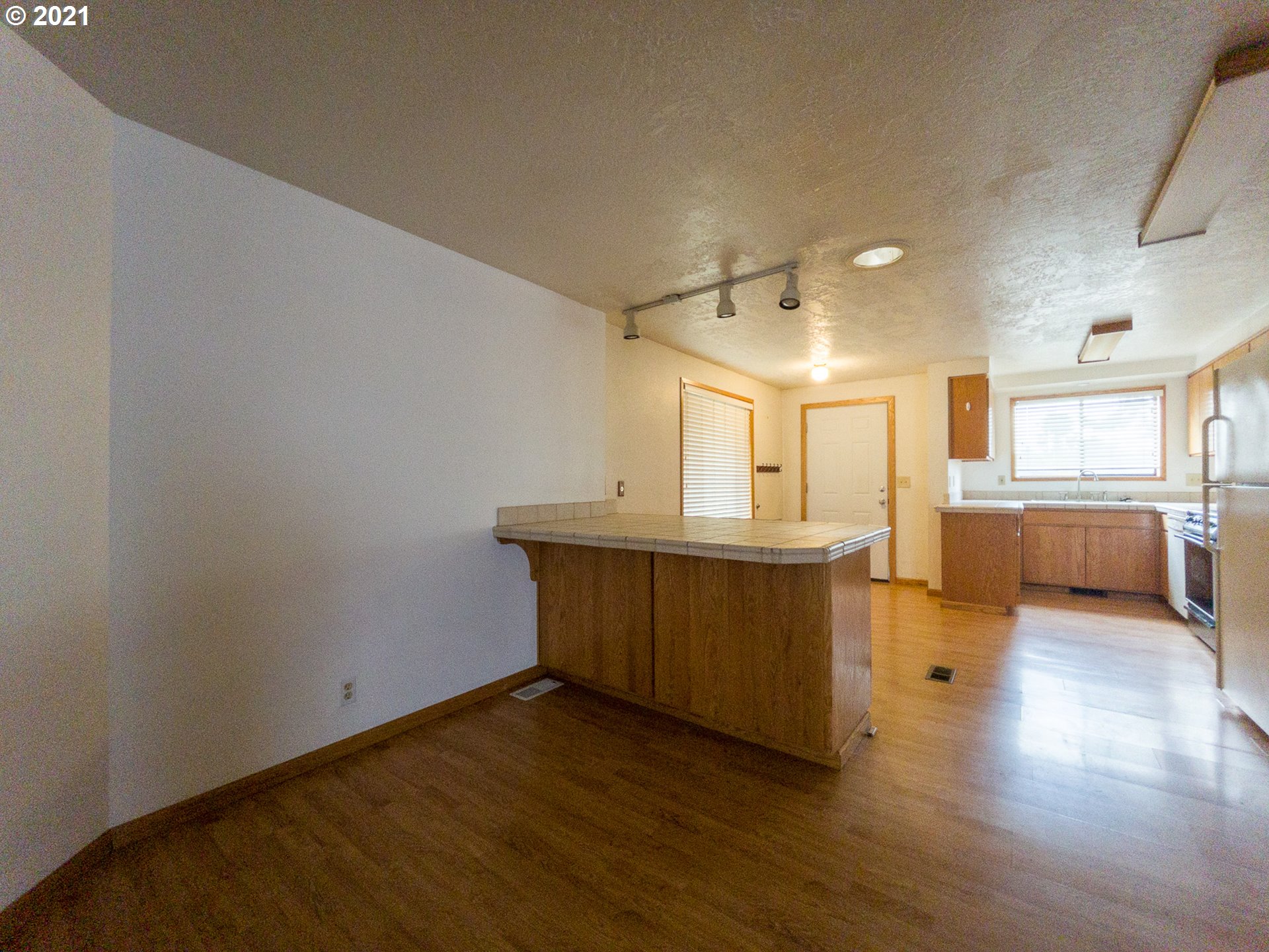 2757 Norkenzie Road Eugene, OR 97408 - Photo 5 of 15 Gallery Image 5