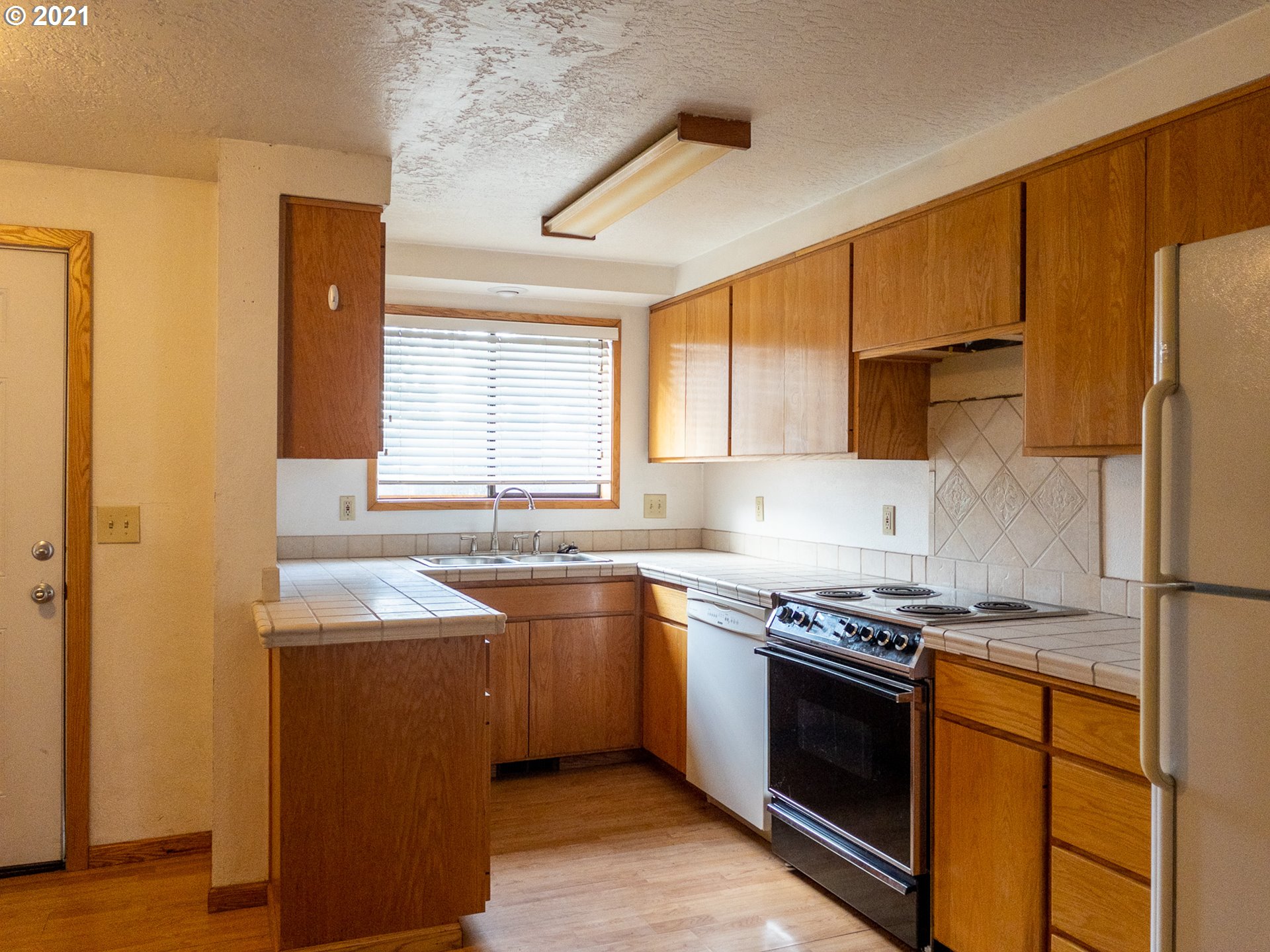 2757 Norkenzie Road Eugene, OR 97408 - Photo 6 of 15 Gallery Image 6