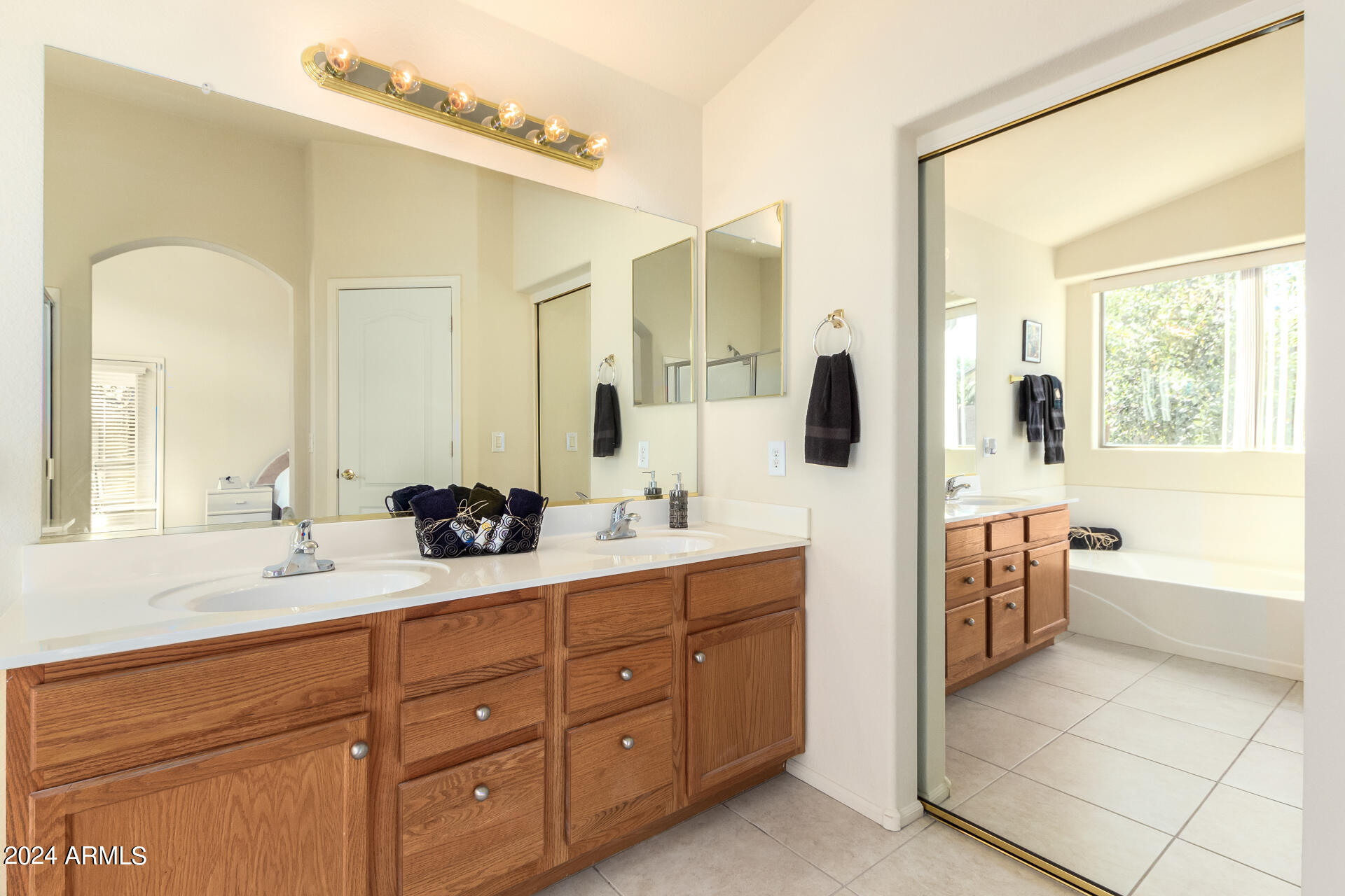 2225 West Peak View Road Phoenix, AZ 85085 - Photo 31 of 51 Neutral colors!