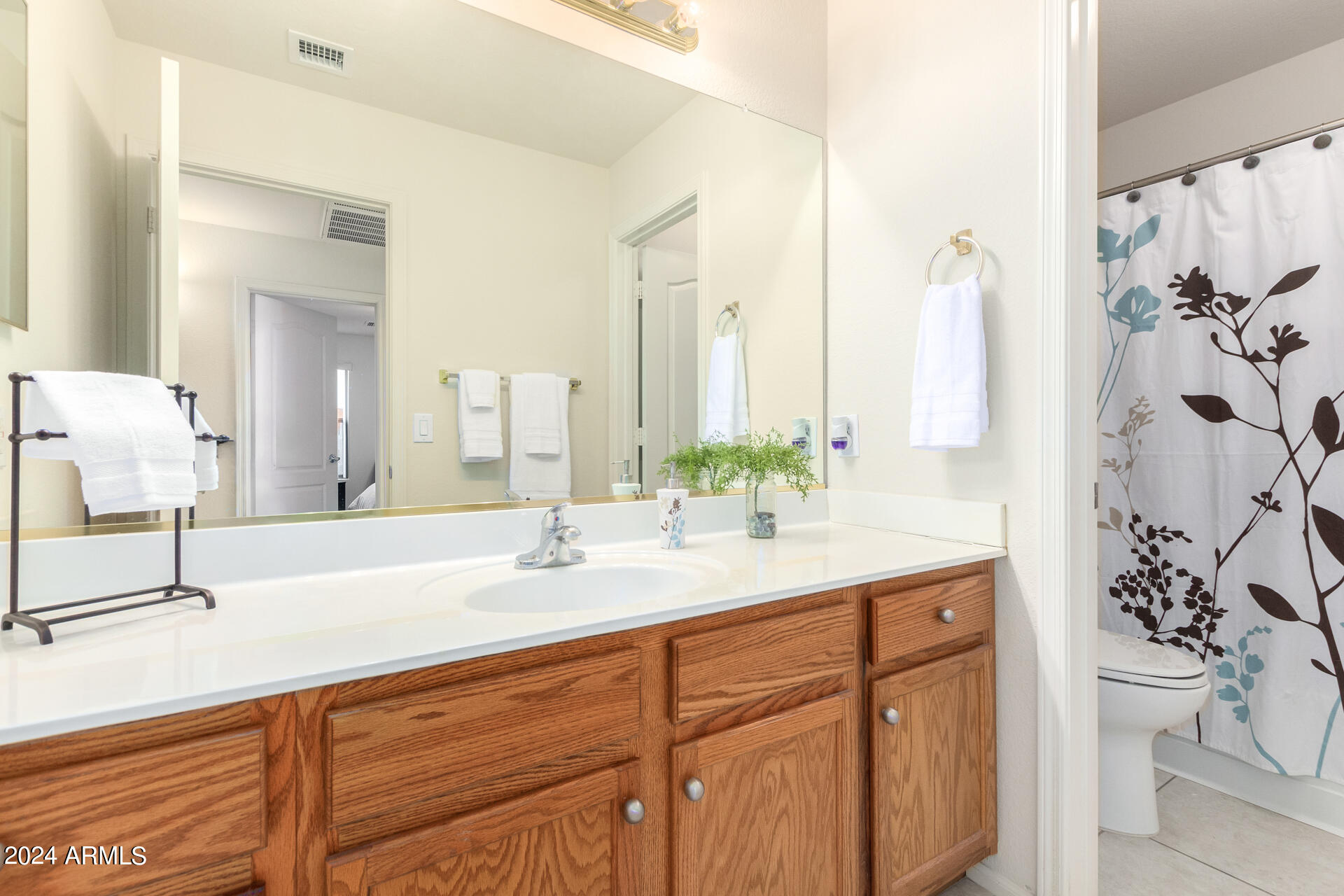 2225 West Peak View Road Phoenix, AZ 85085 - Photo 39 of 51 Second Bath!