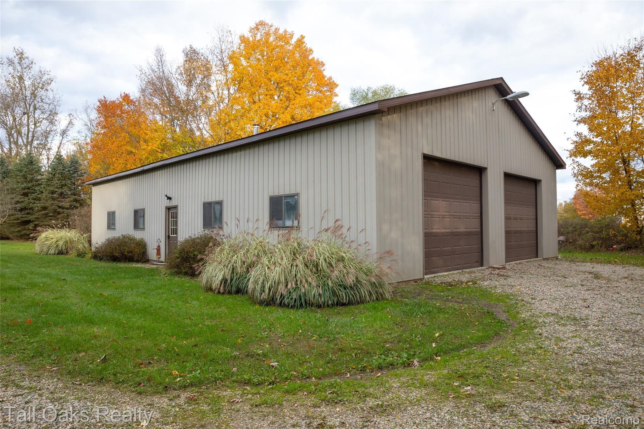 2636 North Lapeer Road Lapeer, MI 48446 - Photo 20 of 52 Barn 3.jpg