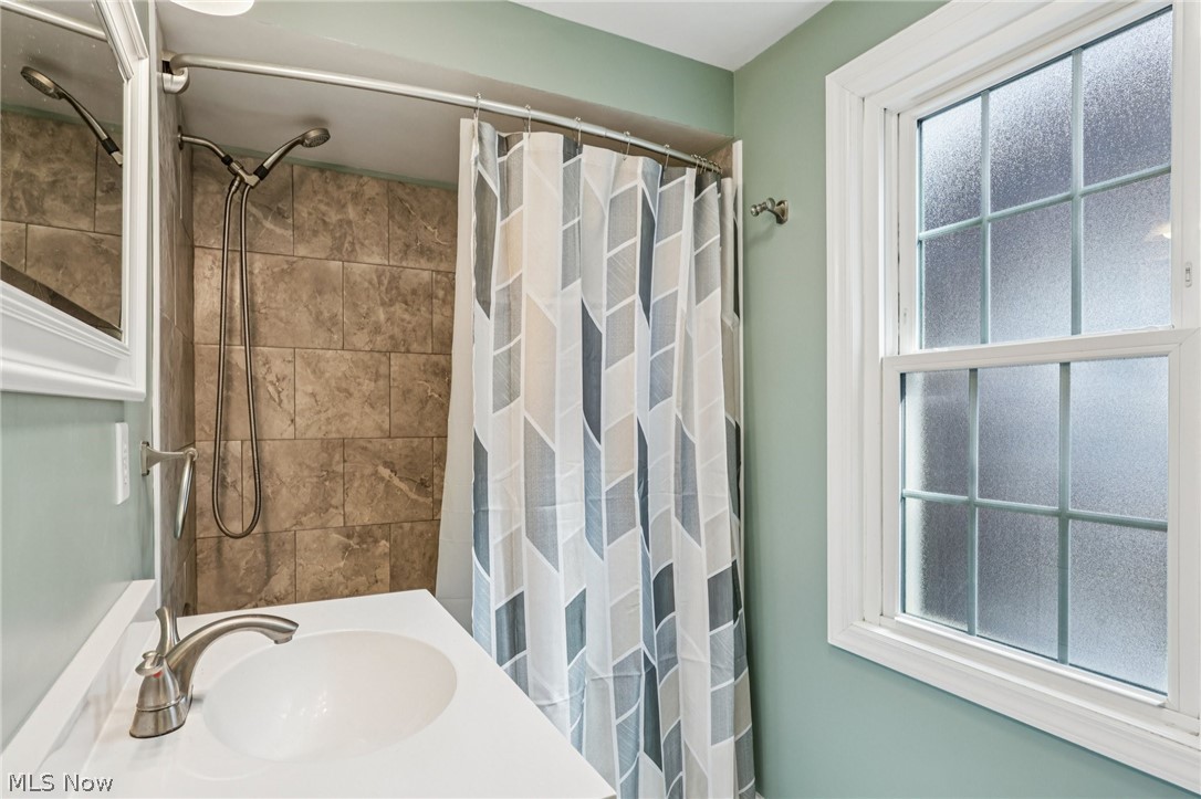 3717 Winchell Road Beachwood, OH 44122 - Photo 23 of 48 Full bath on second floor