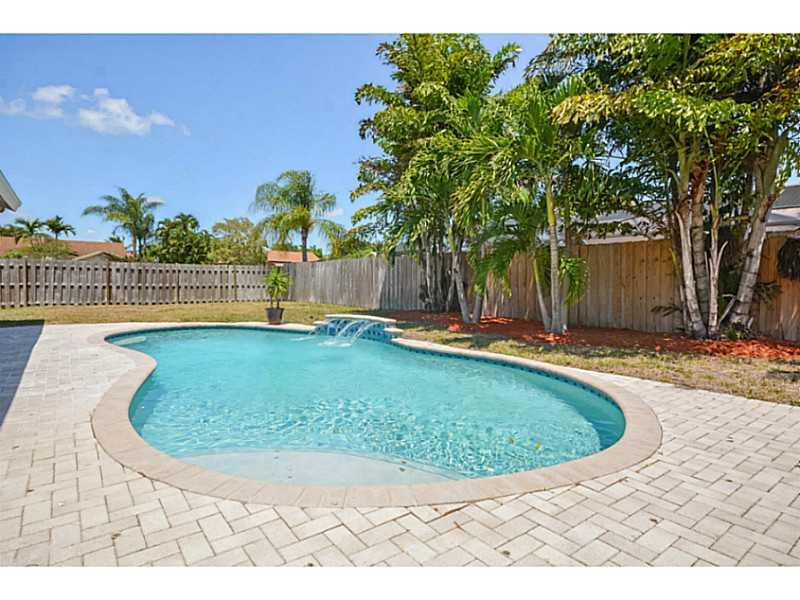 9164 Gettysburg Road Boca Raton, FL 33434 - Photo 21 of 24 Exterior Front