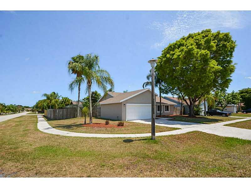 9164 Gettysburg Road Boca Raton, FL 33434 - Photo 23 of 24 Exterior Front