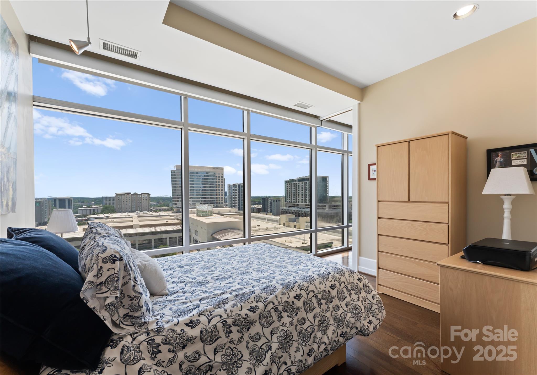 435 South Tryon Street, Unit 907 Charlotte, NC 28202 - Photo 17 of 43 Gallery Image 17