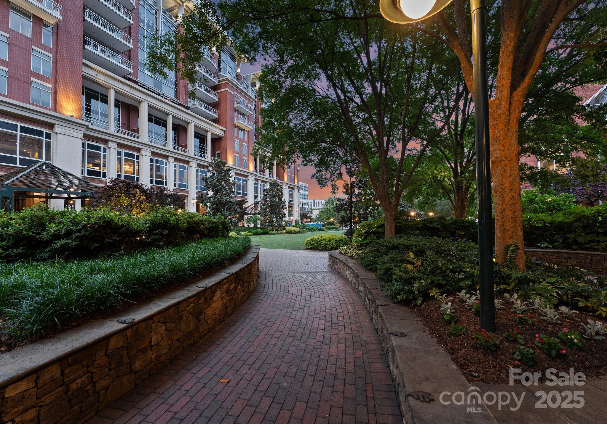 435 South Tryon Street, Unit 907 Charlotte, NC 28202 - Photo 39 of 43 Gallery Image 39