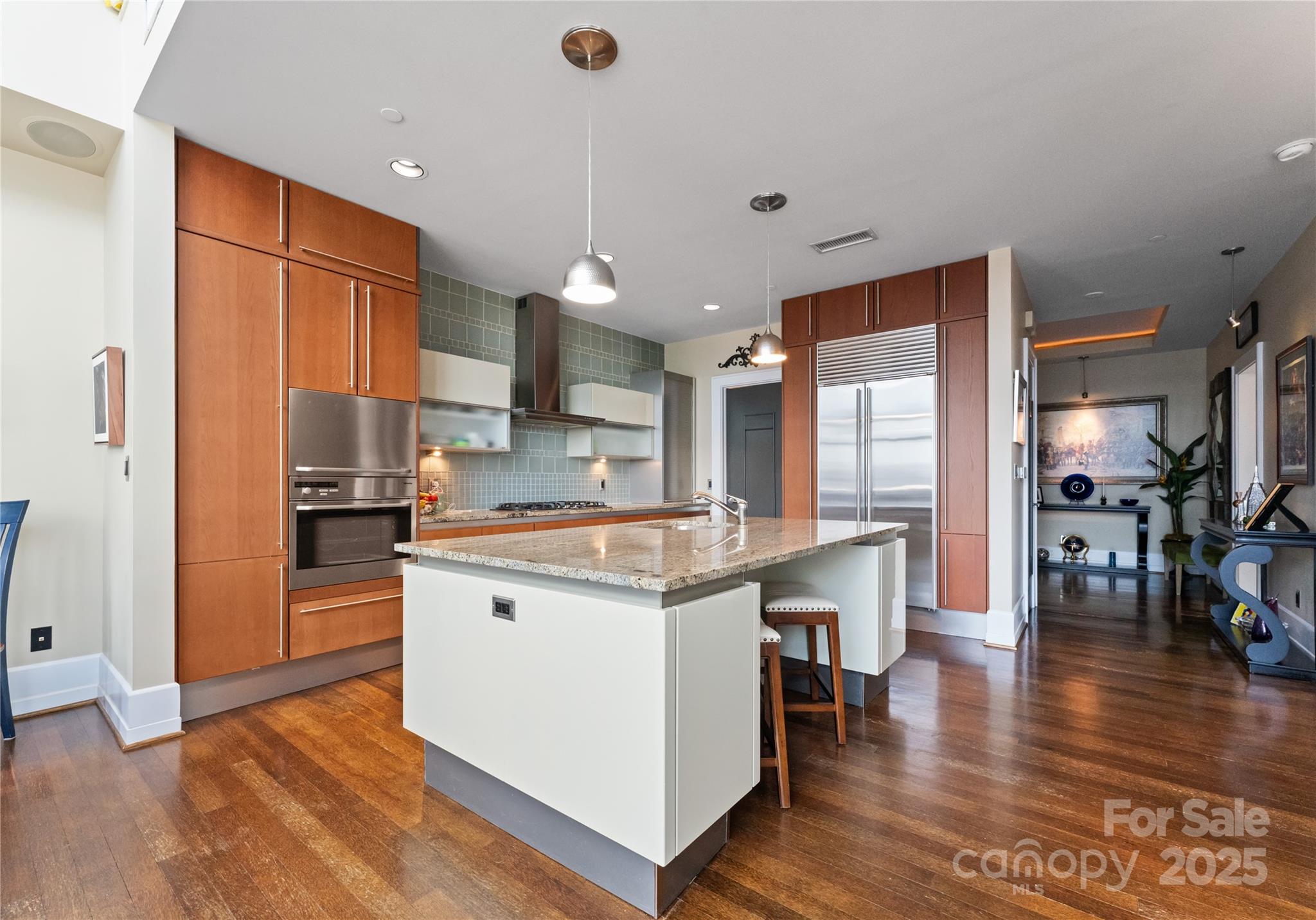435 South Tryon Street, Unit 907 Charlotte, NC 28202 - Photo 5 of 43 Gallery Image 5