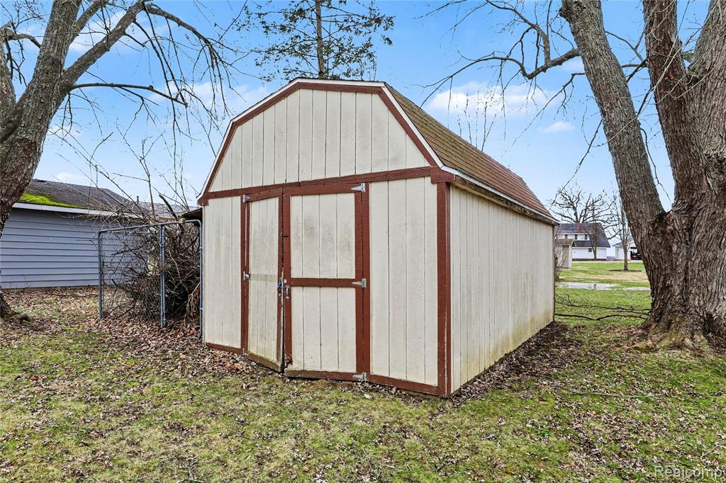 2423 North Long Lake Road Fenton, MI 48430 - Photo 13 of 14 Gallery Image 13