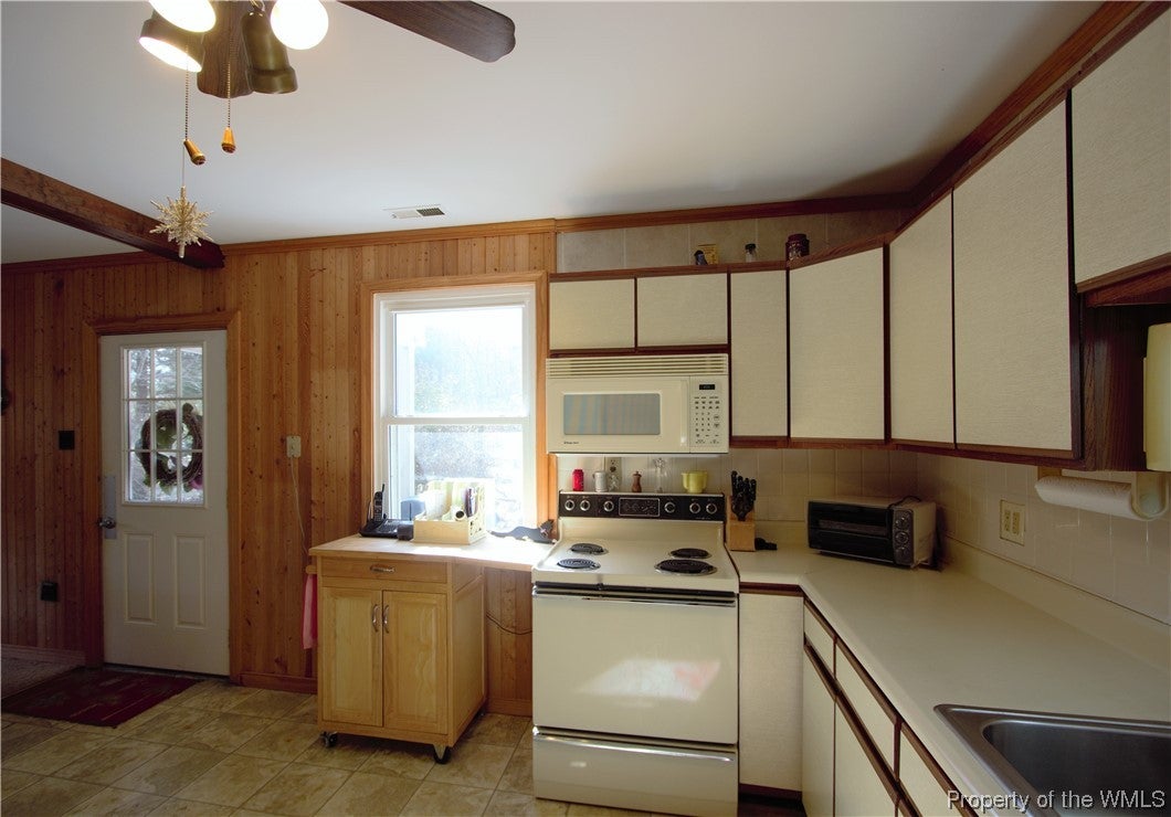 2436 Starvation Road Gloucester, VA 23061 - Photo 10 of 37 Gallery Image 10