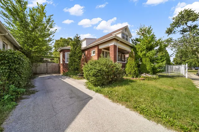 $330,000 | 11326 South Parnell Avenue, Chicago, IL 60628