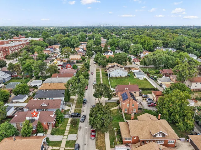 $330,000 | 11326 South Parnell Avenue, Chicago, IL 60628