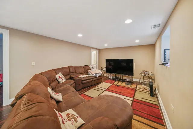 $330,000 | 11326 South Parnell Avenue, Chicago, IL 60628