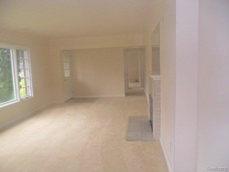 25795 Meridian Road Grosse Ile, MI 48138 - Photo 2 of 7 SAM_8074.JPG