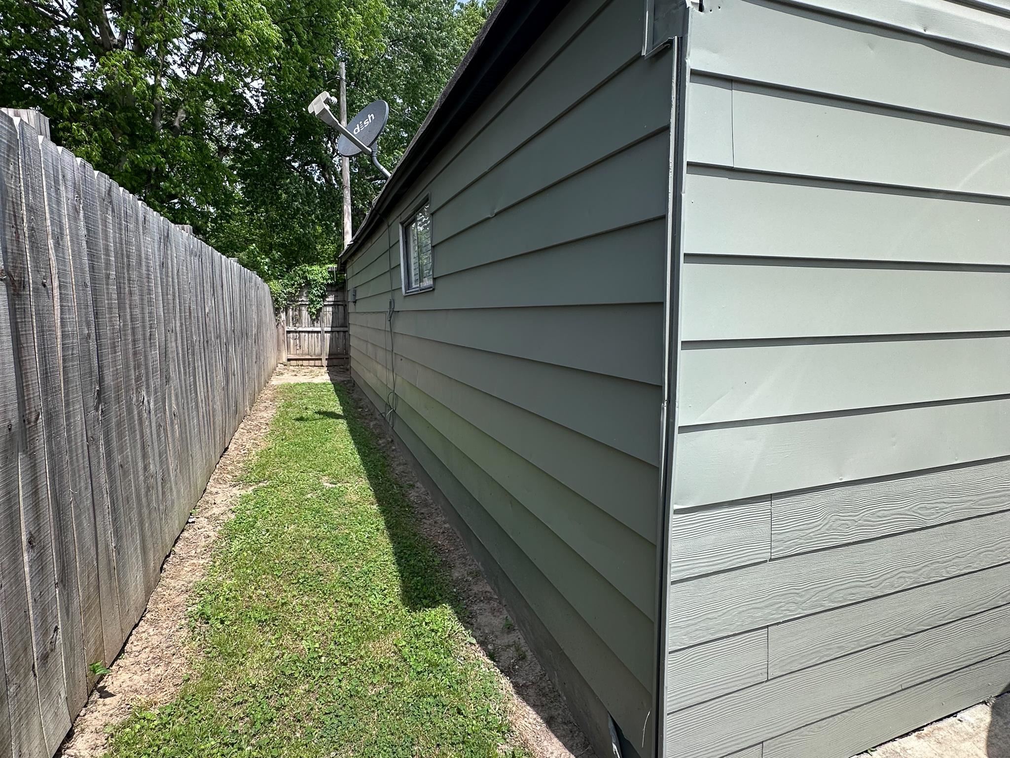 1811 Wells Station Road Memphis, TN 38108 - Photo 31 of 33