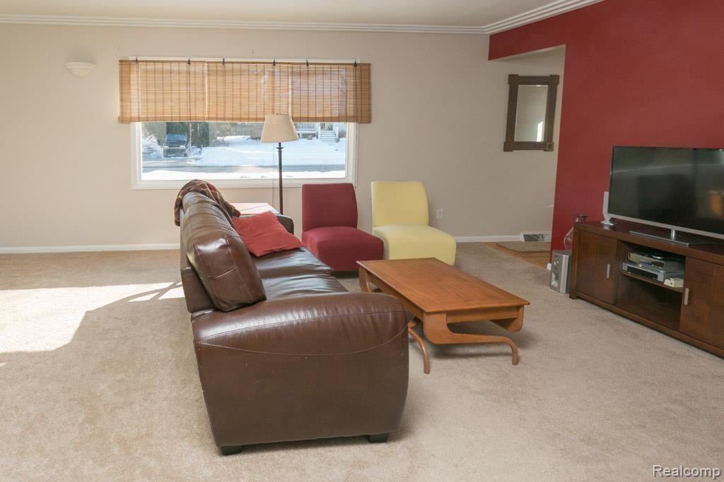 812 Spring Street Howell, MI 48843 - Photo 10 of 29