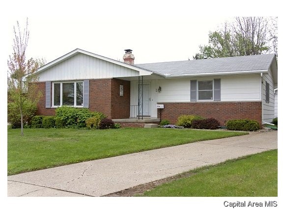 40 Squires Road Springfield, IL 62704 - Photo 1 of 13