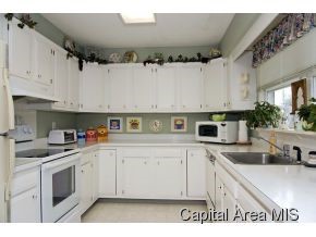 40 Squires Road Springfield, IL 62704 - Photo 3 of 13
