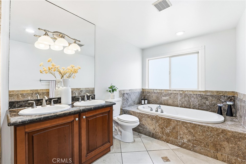 7006 Valmont Street, Unit B Tujunga, CA 91042 - Photo 17 of 28