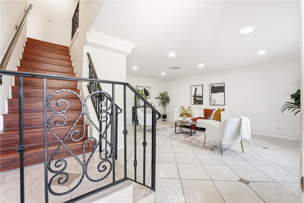 7006 Valmont Street, Unit B Tujunga, CA 91042 - Photo 2 of 28