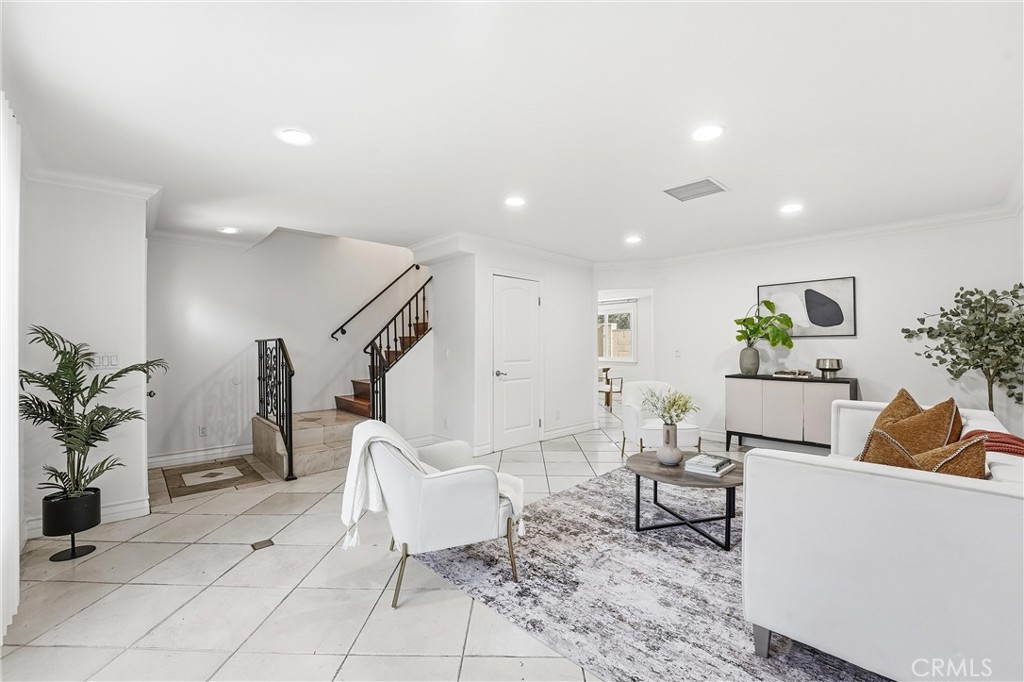 7006 Valmont Street, Unit B Tujunga, CA 91042 - Photo 3 of 28