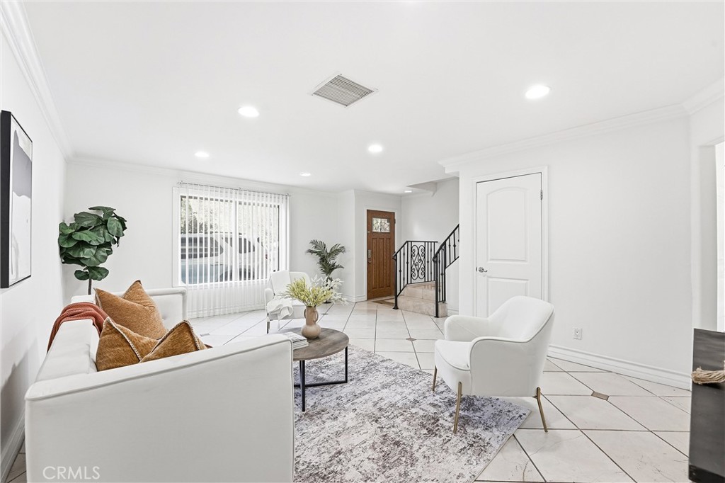 7006 Valmont Street, Unit B Tujunga, CA 91042 - Photo 4 of 28