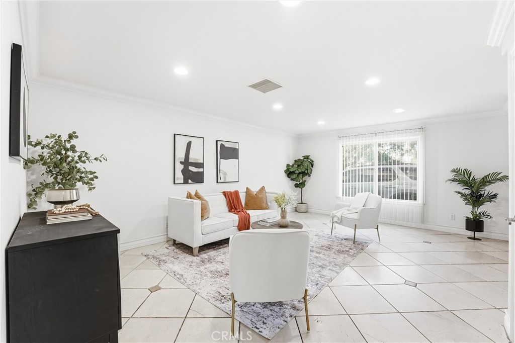 7006 Valmont Street, Unit B Tujunga, CA 91042 - Photo 5 of 28