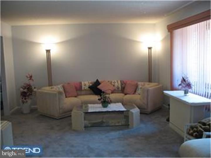 74 Hawkin Road Cream Ridge, NJ 08514 - Photo 3 of 9 Living Room