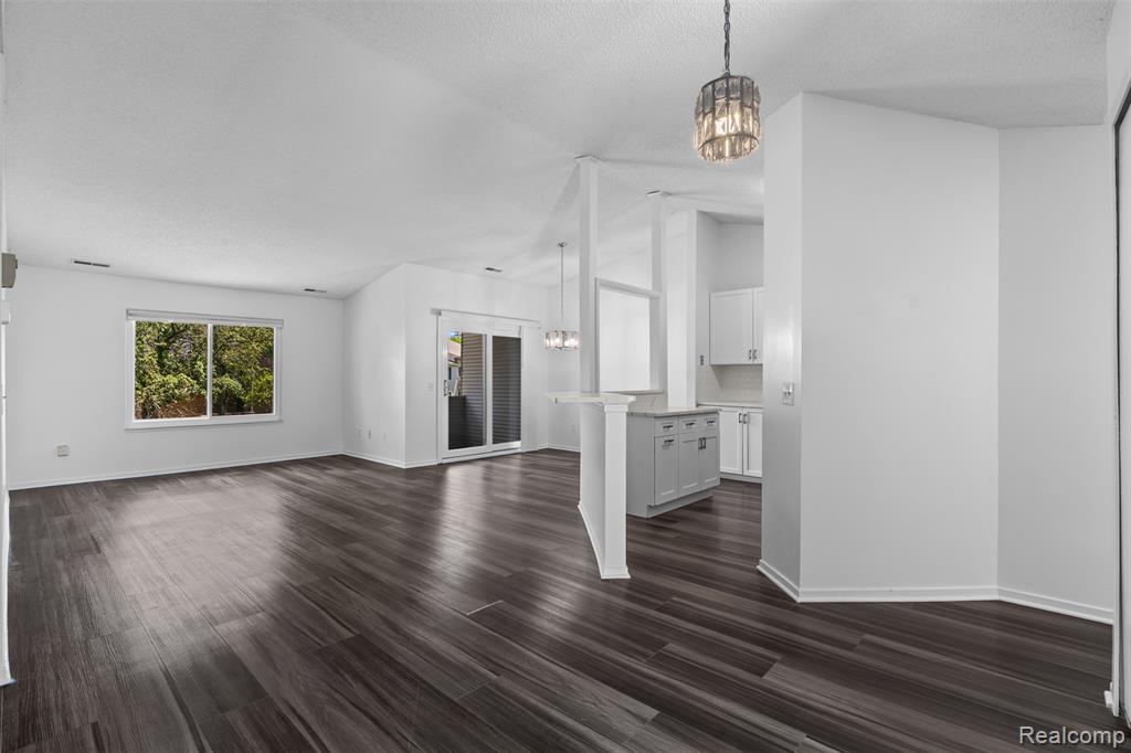 6680 Ridgefield Circle West Bloomfield, MI 48322 - Photo 8 of 50 Gallery Image 8