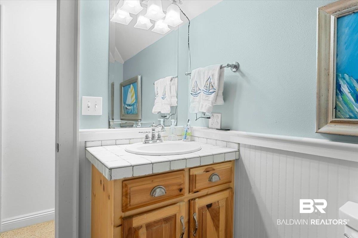 6002 Nelson Drive Fairhope, AL 36532 - Photo 22 of 37 Second Bathroom