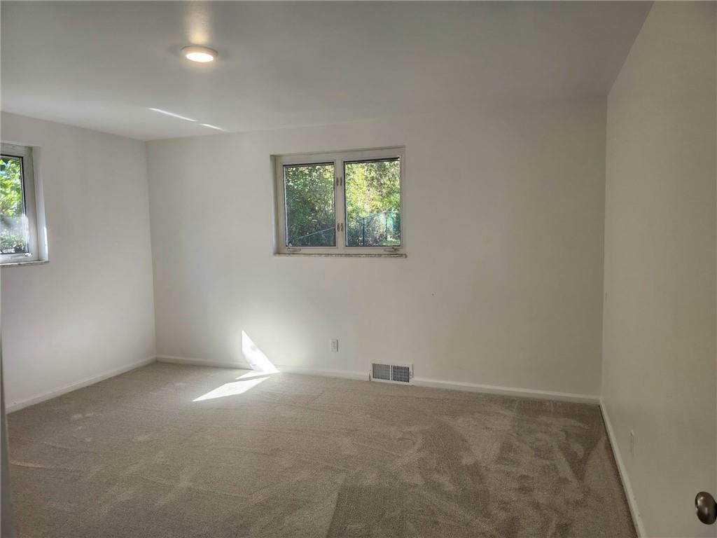 1406 Greentree Road Pittsburgh, PA 15220 - Photo 12 of 19 Gallery Image 12
