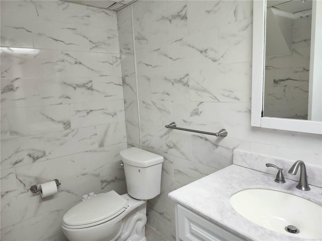 1406 Greentree Road Pittsburgh, PA 15220 - Photo 13 of 19 Gallery Image 13
