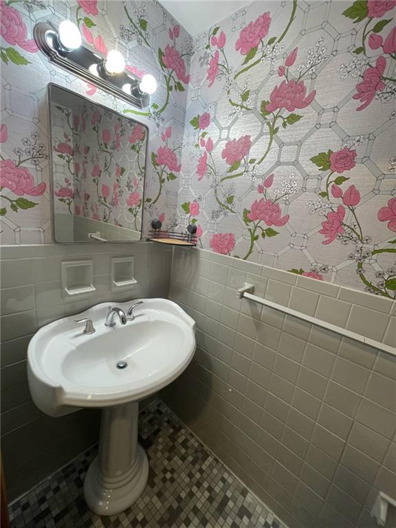 1406 Greentree Road Pittsburgh, PA 15220 - Photo 14 of 19 Gallery Image 14
