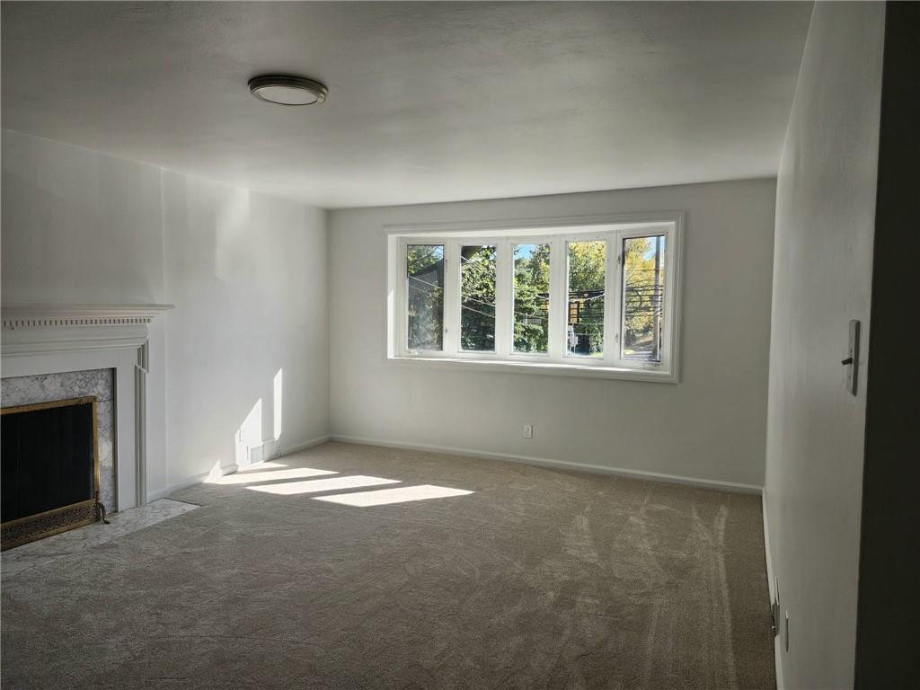 1406 Greentree Road Pittsburgh, PA 15220 - Photo 4 of 19 Gallery Image 4