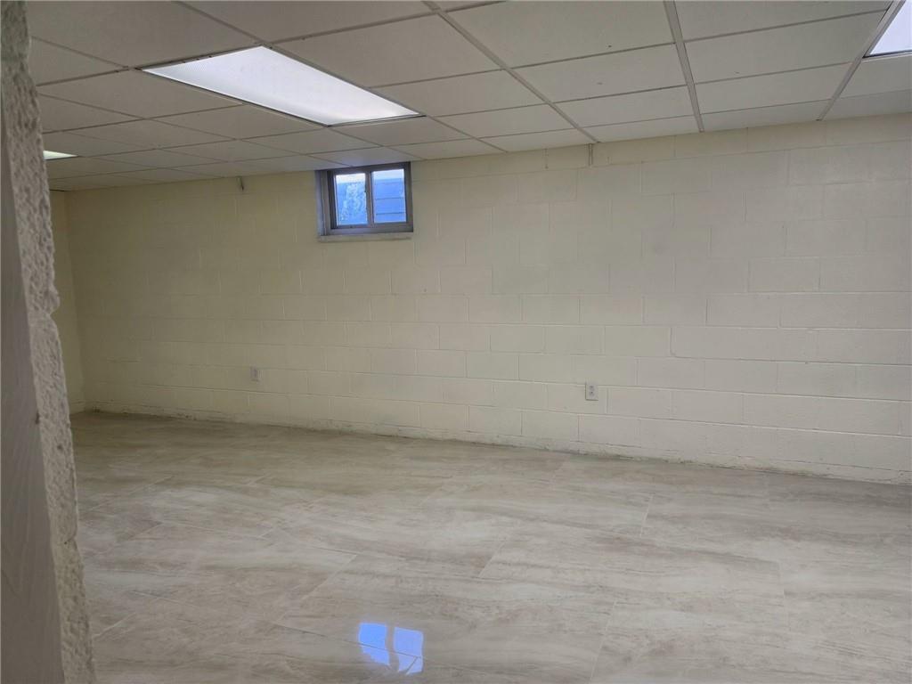 1406 Greentree Road Pittsburgh, PA 15220 - Photo 7 of 19 Gallery Image 7
