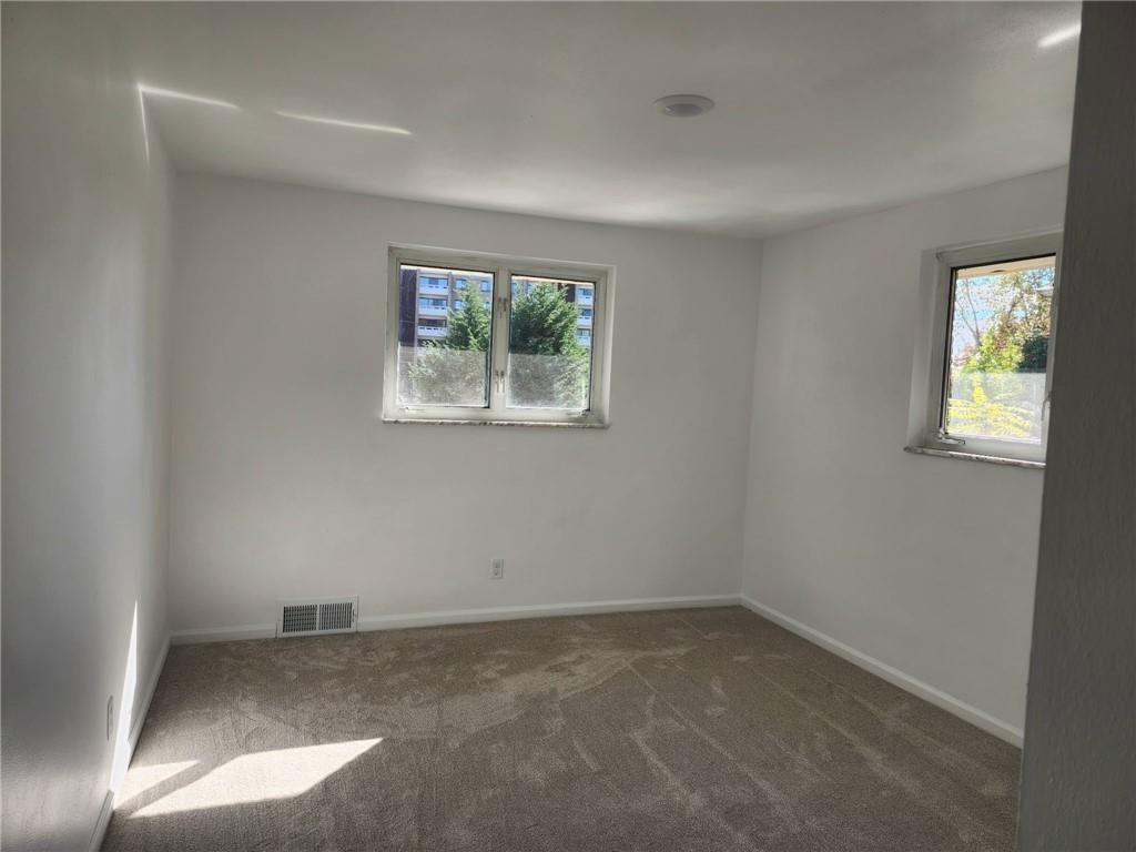 1406 Greentree Road Pittsburgh, PA 15220 - Photo 9 of 19 Gallery Image 9