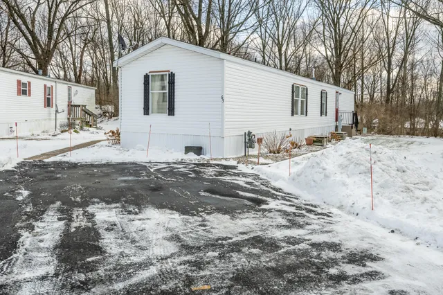 $65,000 | 1565 M-63 Benton Harbor, Unit 65, Benton Harbor, MI 49022