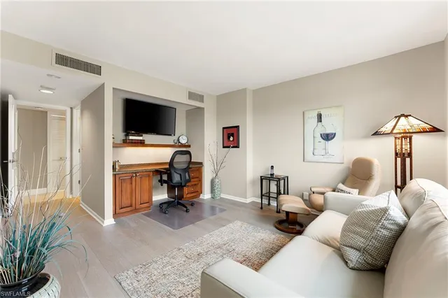 $1,799,000 | 4451 Gulf Shore Boulevard North, Unit 1901, Naples, FL 34103