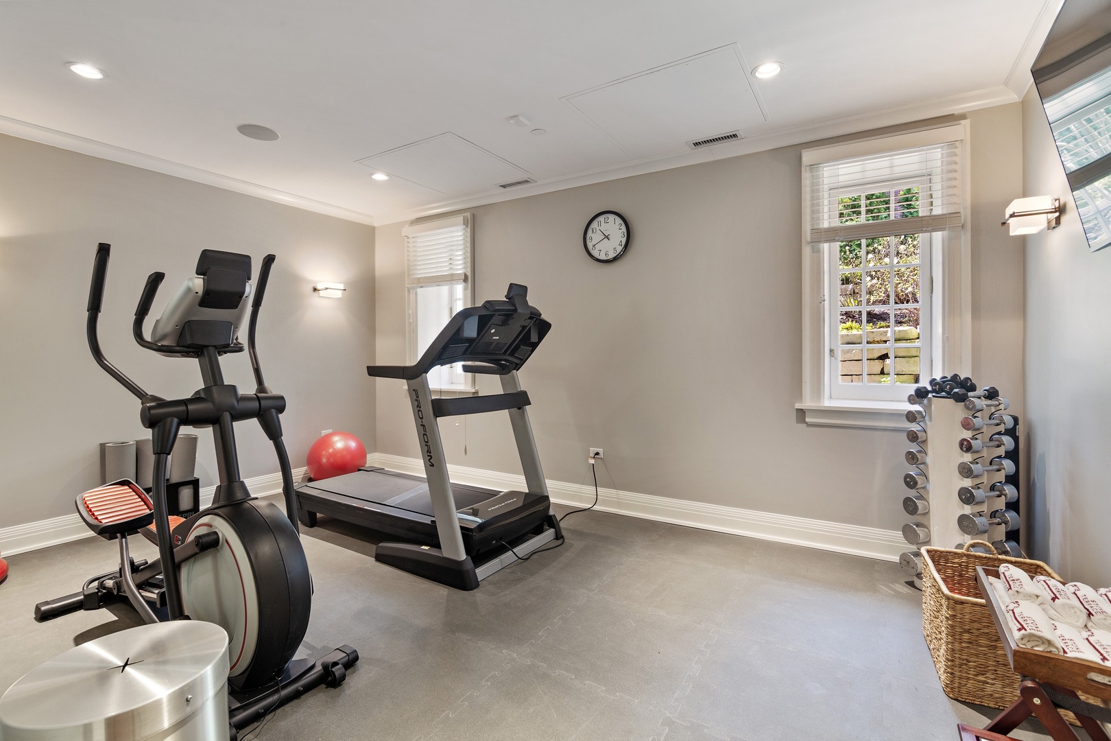 1622 Forest Place Evanston, IL 60201 - Photo 33 of 47 a room with gym equipment