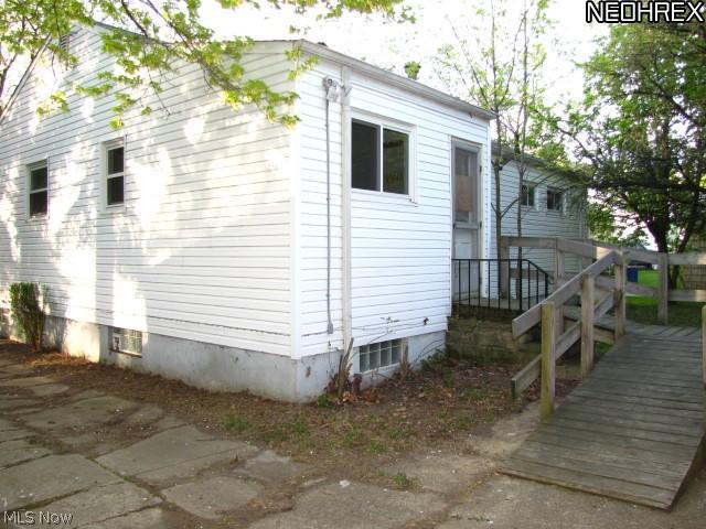 1952 Ridgehill Road Cleveland, OH 44121 - Photo 20 of 21 Back of Home