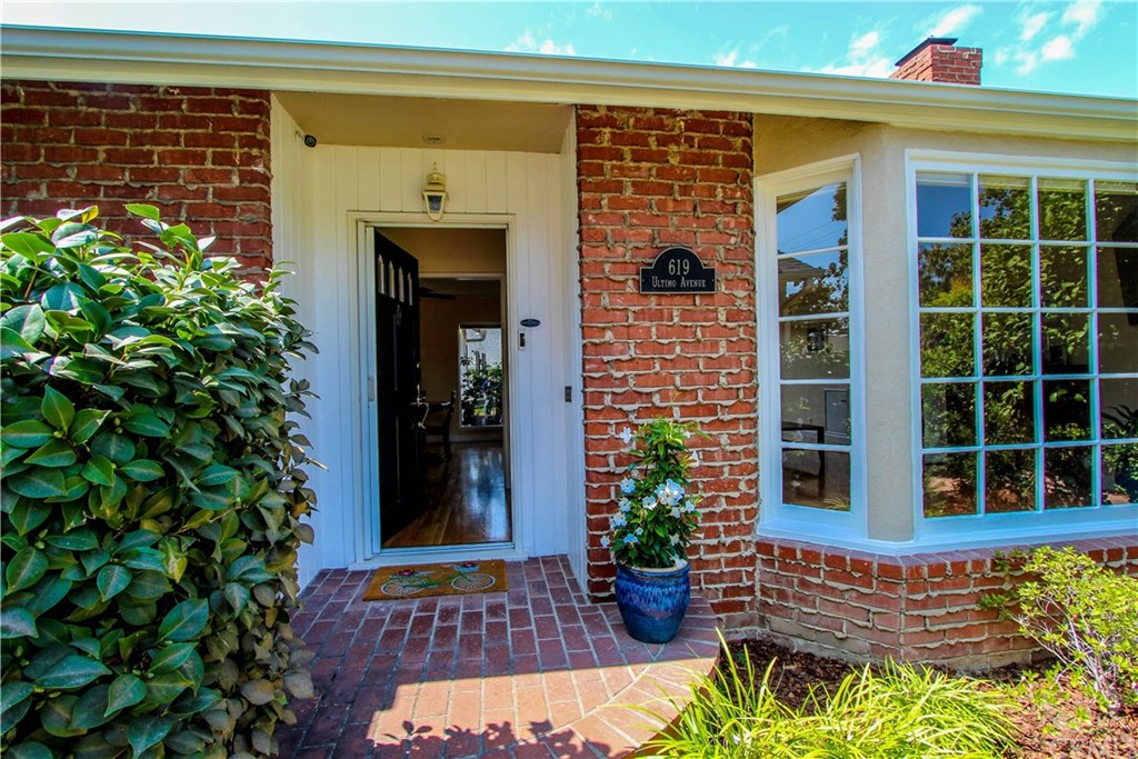 619 Ultimo Avenue Long Beach, CA 90814 - Photo 3 of 32