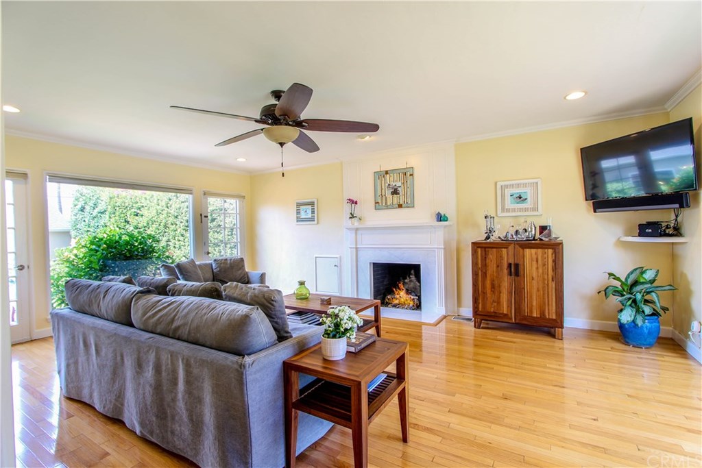 619 Ultimo Avenue Long Beach, CA 90814 - Photo 4 of 32