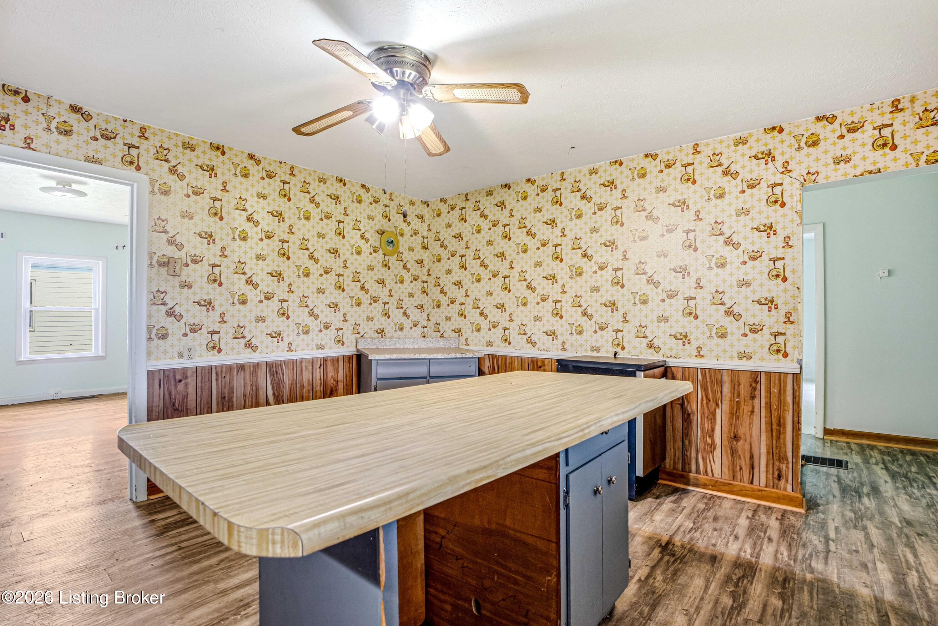 689 Graefenburg Road Waddy, KY 40076 - Photo 17 of 45 17_Kitchen_Dining_Nook