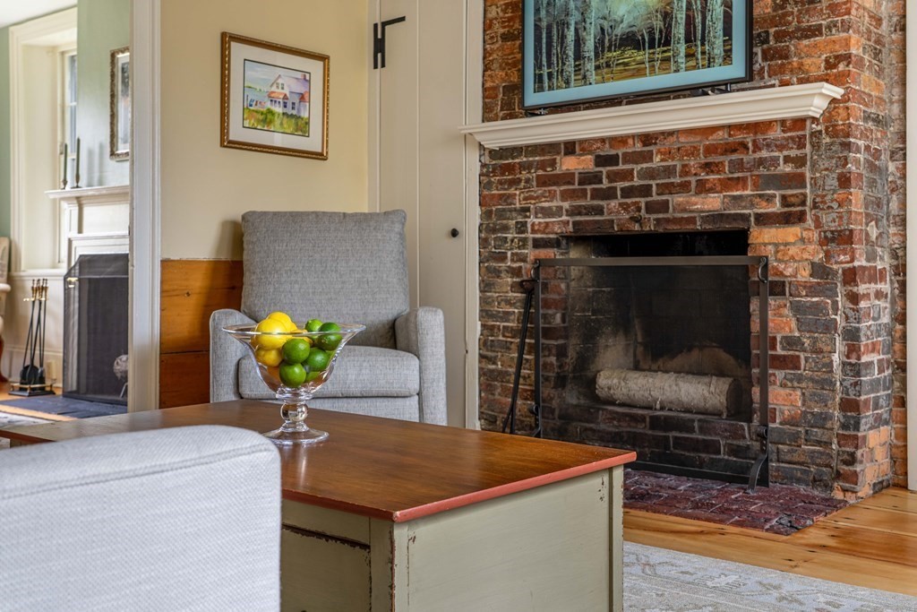 16 Middle Street Hingham, MA 02043 - Photo 7 of 29